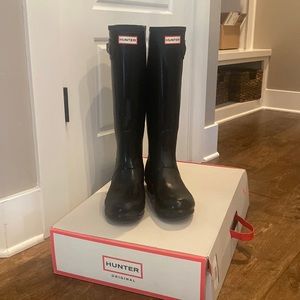 Hunter Women’s Original Tall Rain Boots. Black. Size US 9. With box.